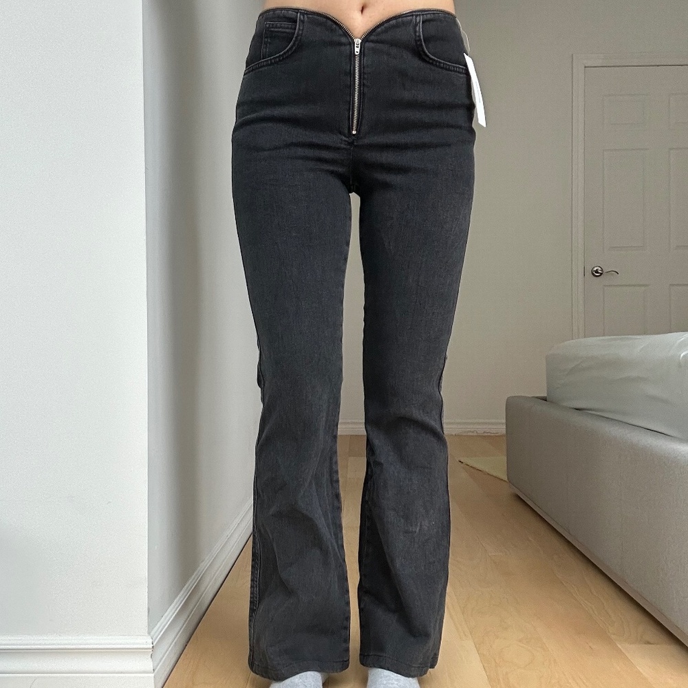 FLARED GREY JEANS WITH ZIPPER DETAIL
